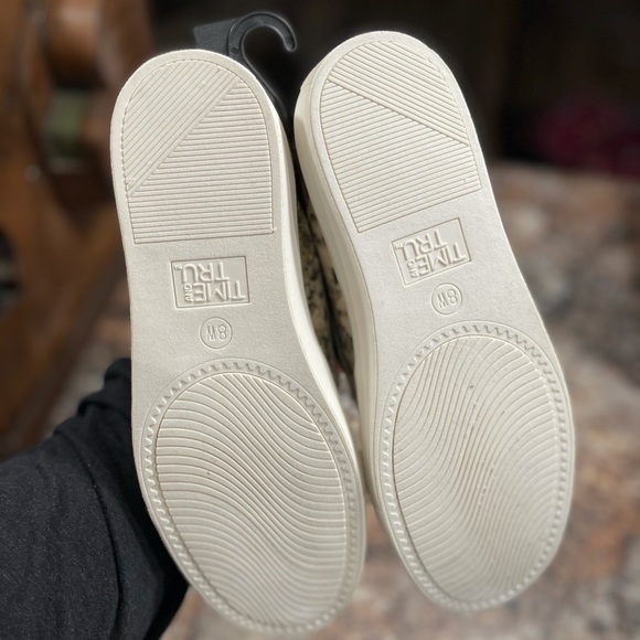 Metallic Slip On Style - Picture 2 of 3